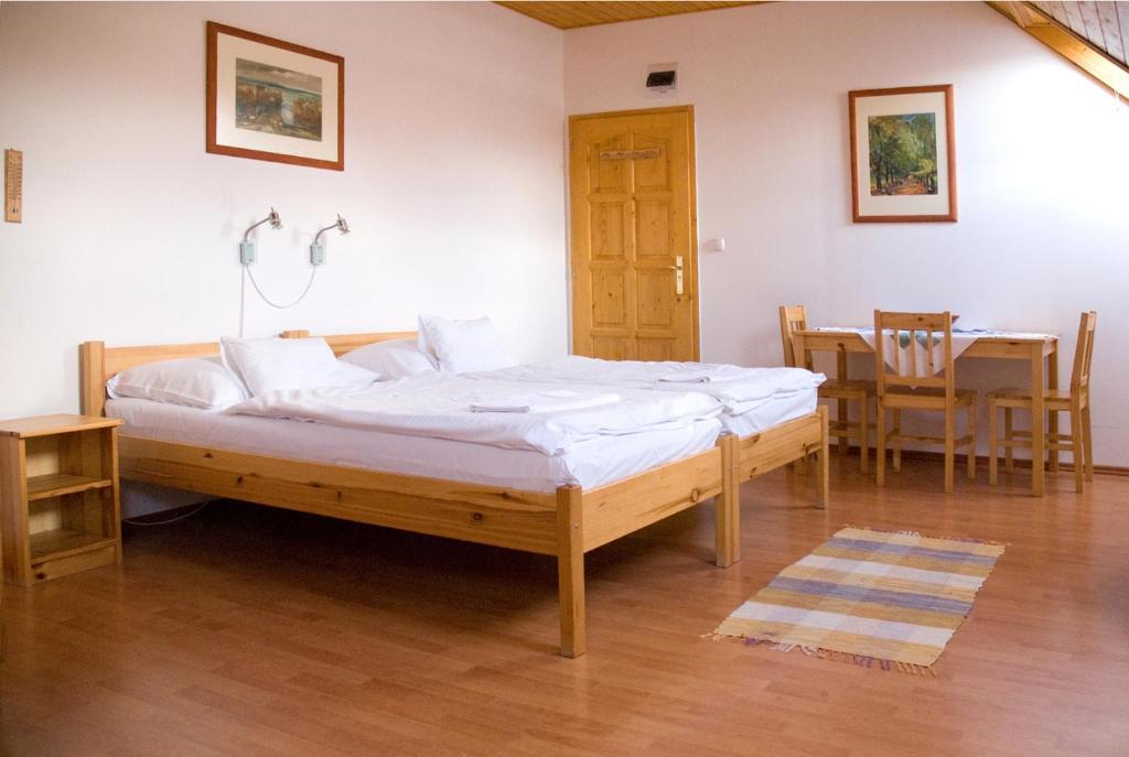 ホテル Haramia Csapszek Es Fogado ソンバトヘイ 部屋 写真