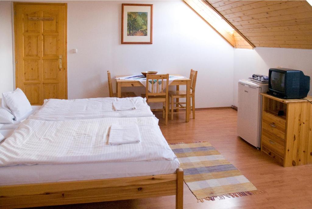 ホテル Haramia Csapszek Es Fogado ソンバトヘイ 部屋 写真